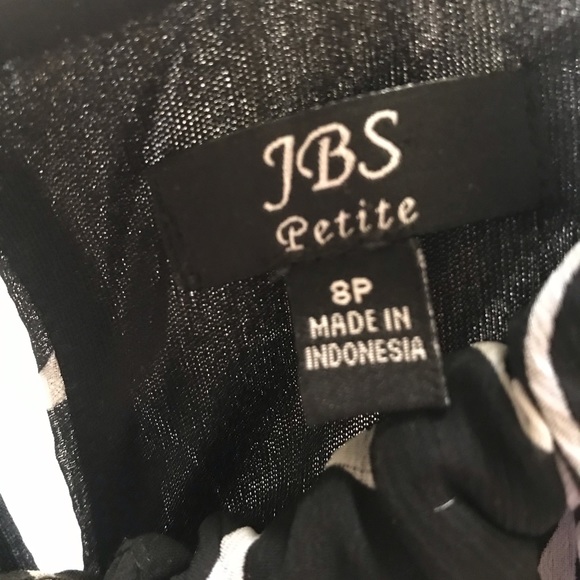 Beautiful black dress with floral pattern! - Picture 3 of 3